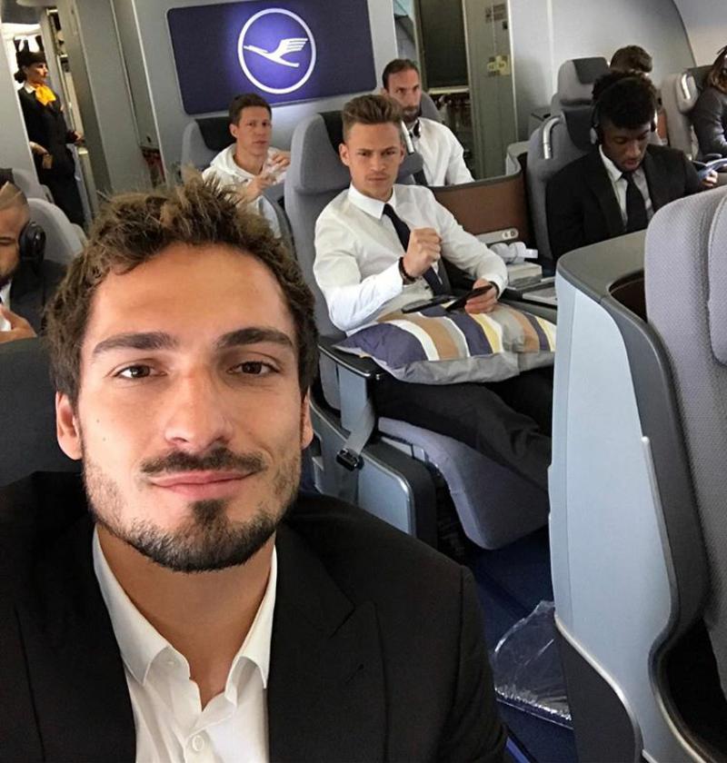 墙外：C罗摆拍秀肌肉，瓦尔加佩莱看《速8》！