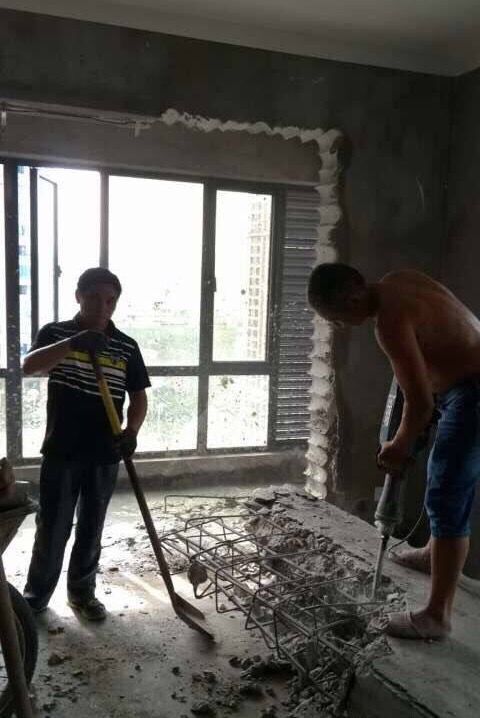 建筑工人看错图纸应负多大责任,承重墙砸了重新砌还能恢复吗