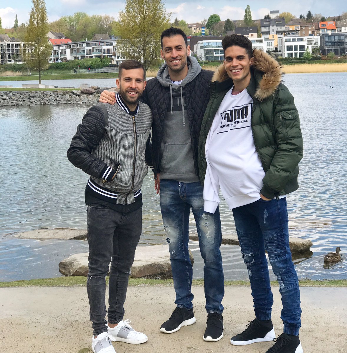 墙外：C罗摆拍秀肌肉，瓦尔加佩莱看《速8》！