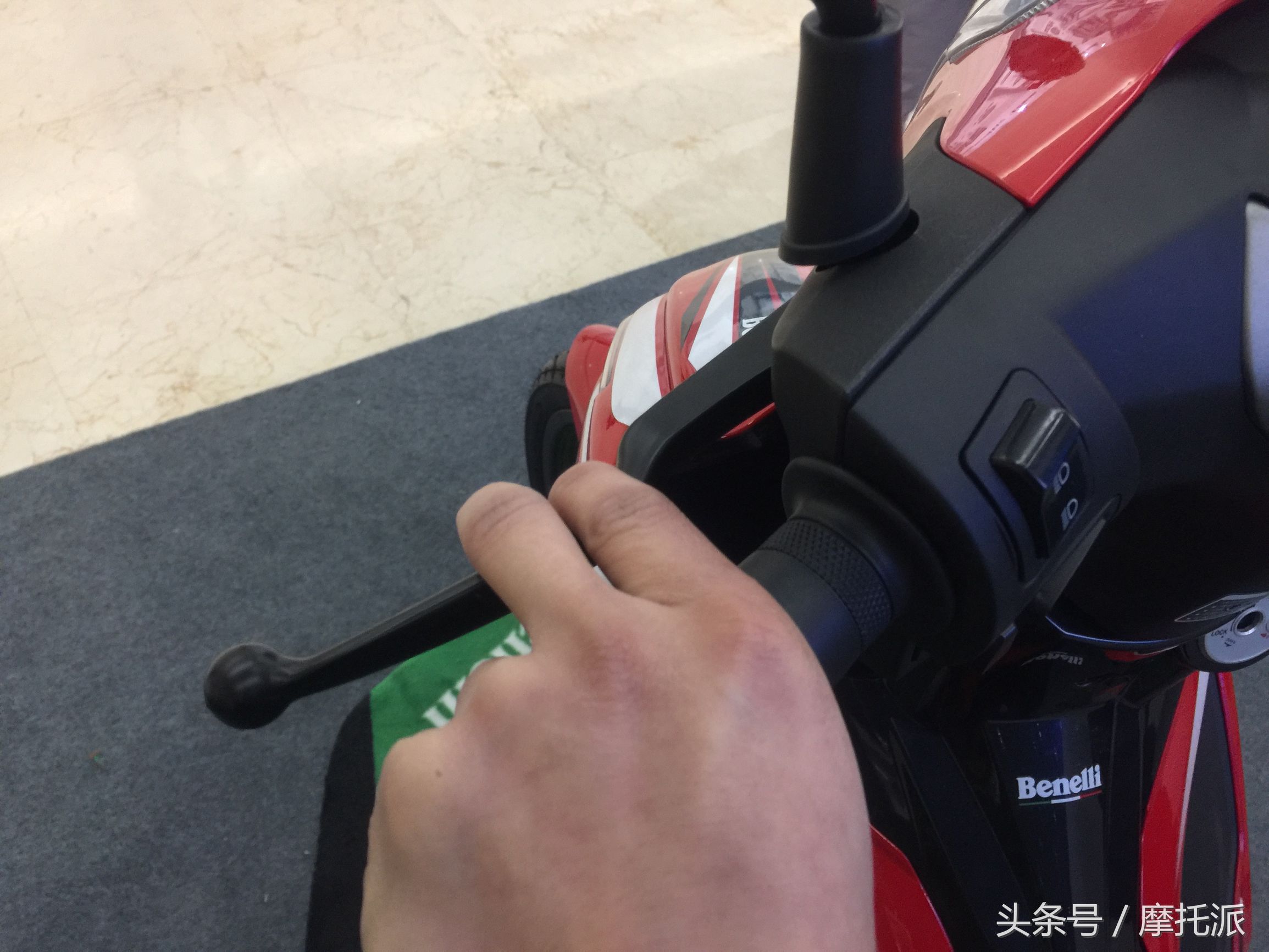 抢先曝光，首款国产万元级弯梁车面市，价格8980元