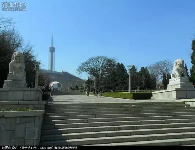 大连劳动公园的大足球有什么奥秘,劳动公园大足球在哪个门