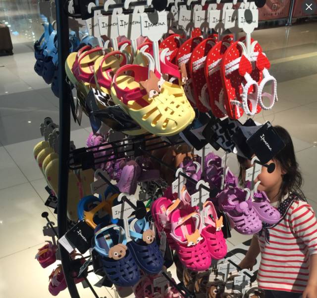 什么牌子的儿童凉鞋比较好穿耐穿,儿童凉鞋品牌哪种比较好穿