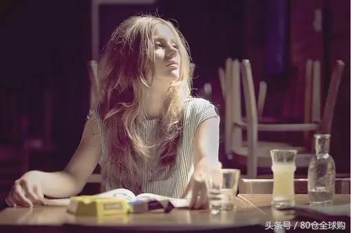 夏天出汗擦什么不脱妆技巧,夏季出汗底妆斑驳脱妆怎么办