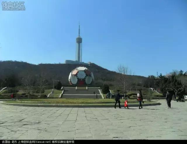 大连劳动公园的大足球有什么奥秘,劳动公园大足球在哪个门