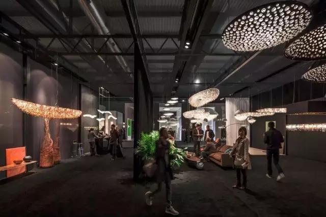 等灯等灯｜这届米兰设计周上的十盏好灯，还行还行