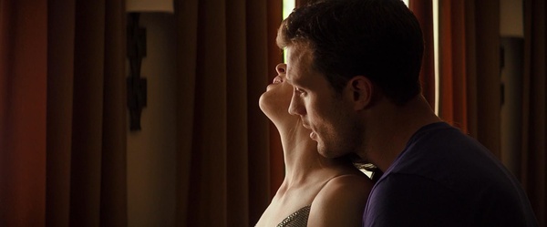 跟这部影片相比，《五十度黑》太小儿科了！