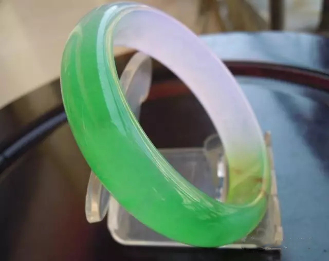 买了23万假货翡翠手镯,假翡翠手镯鉴别