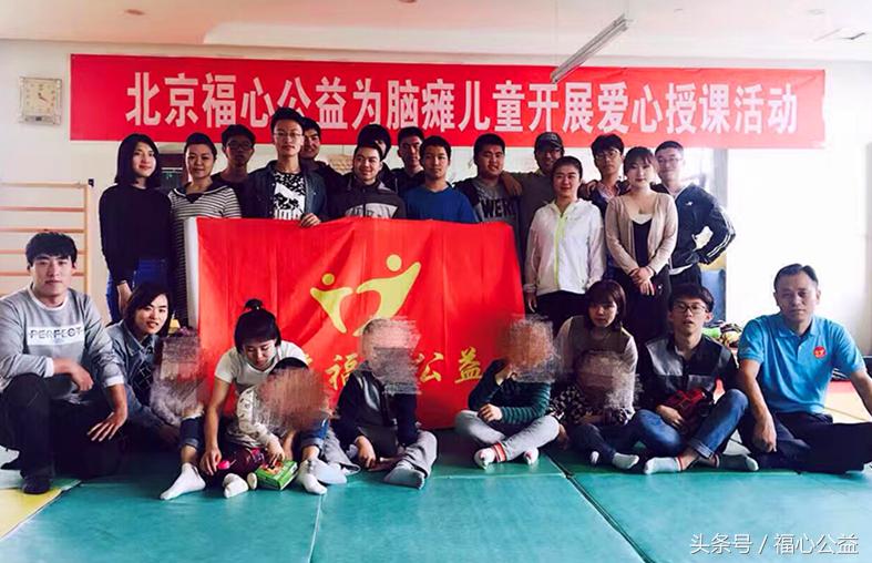 爱心志愿者慰问贫困儿童,志愿者走进养老院温暖关爱老年人