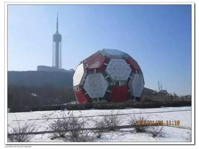 大连劳动公园的大足球有什么奥秘,劳动公园大足球在哪个门