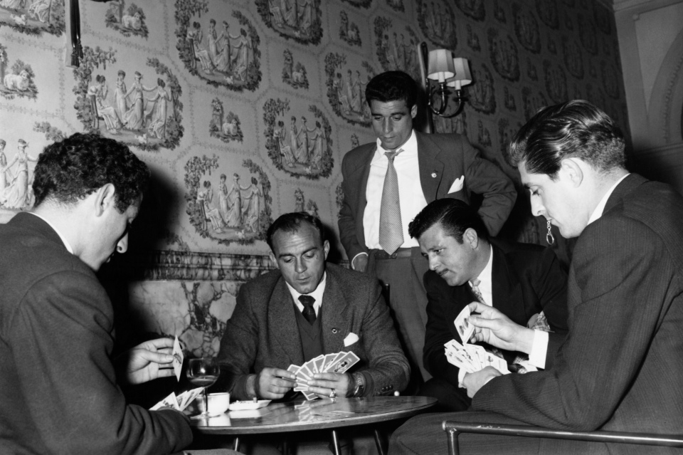 巴萨与皇马争夺欧冠冠军之战,大空翼转会巴萨引皇马不满