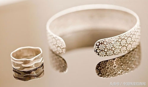 银饰氧化怎么处理最简单的,银饰遇硫磺皂变黑后的清洗方法