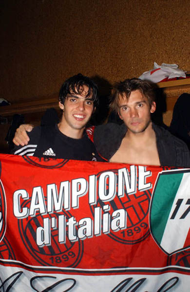 卡卡ac米兰处子秀,卡卡ac米兰庆祝高清壁纸