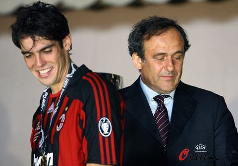 卡卡ac米兰处子秀,卡卡ac米兰庆祝高清壁纸