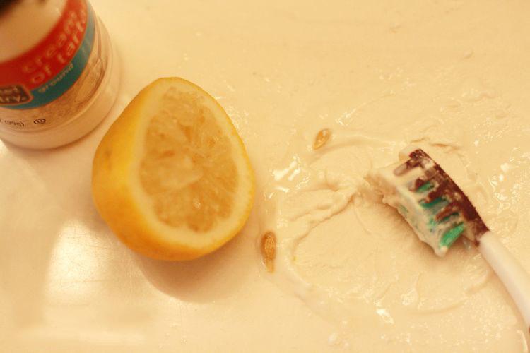 白衣服有的黄点怎么样洗掉,白衣服被染上其它颜色怎么能洗掉