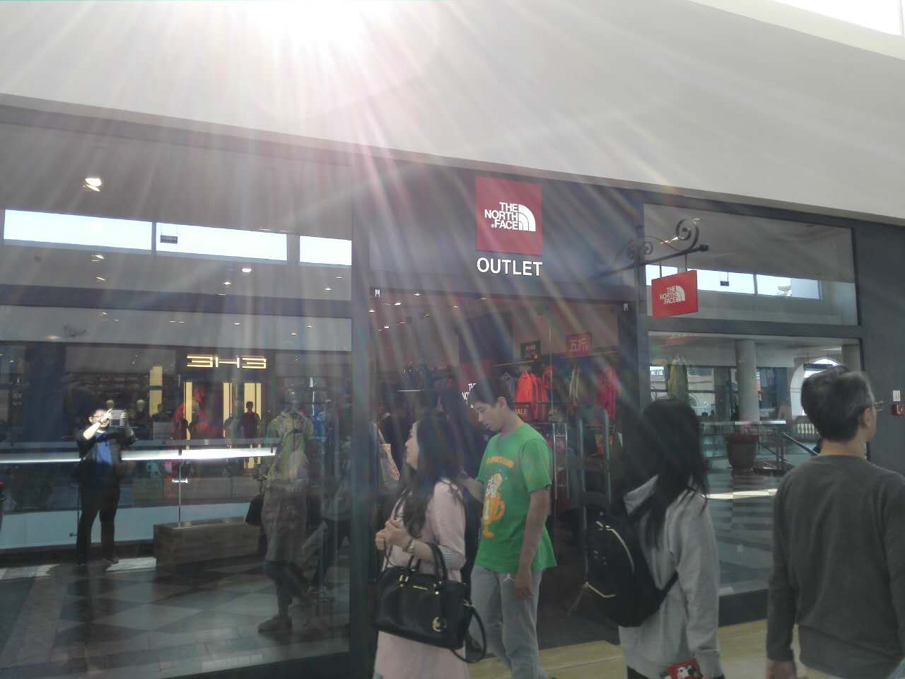 你还在找人名品代购？out了，隐藏在浦东乡村中的购物天堂