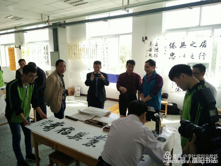 书法名家进校园传统文化润心田,传统文化书画进校园