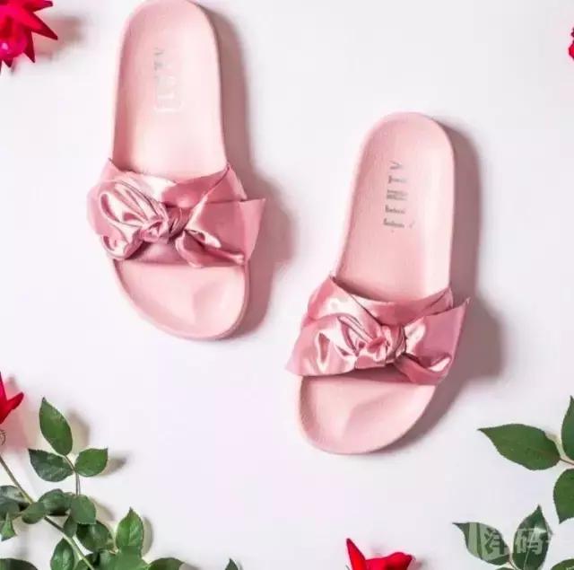 国外“天后”代言的潮鞋，怎么感觉就是街边常见的塑料拖鞋呢