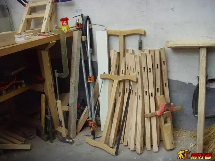 坐着轮椅入了坑——《轮椅上的木匠》