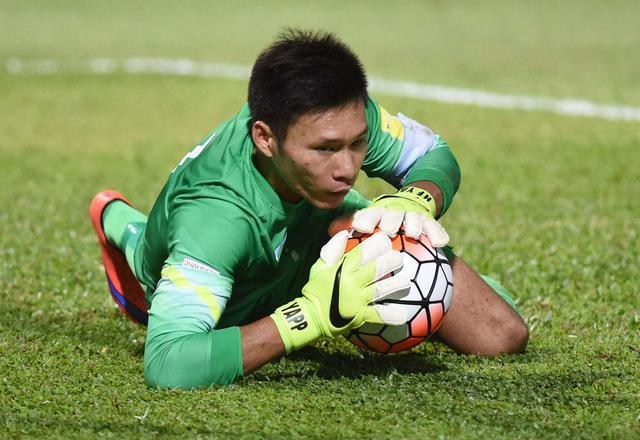 被恒大胖揍，香港东方球员球迷7大行为丢人现眼，没姿态输不起！