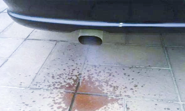 汽车排气管：排气的时候怎么还排出水来了