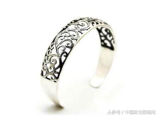 银饰氧化怎么处理最简单的,银饰遇硫磺皂变黑后的清洗方法