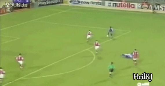 他有托蒂的忠诚、小贝的帅气、大罗的统治力，他是英雄的代名词！