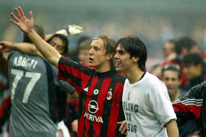 卡卡ac米兰处子秀,卡卡ac米兰庆祝高清壁纸