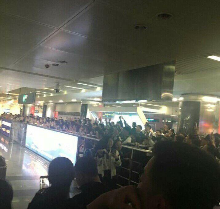 鹿晗刚来跑男时baby出场,跑男鹿晗保护baby的图