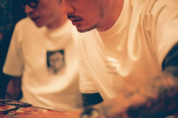 跟着这两人学穿搭，刷街名单肯定有你