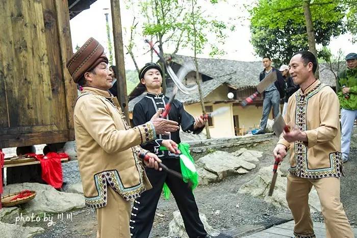 世界上最大的坑是什么,世界上最深的坑是什么坑