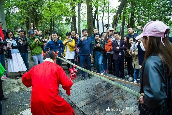 世界上最大的坑是什么,世界上最深的坑是什么坑