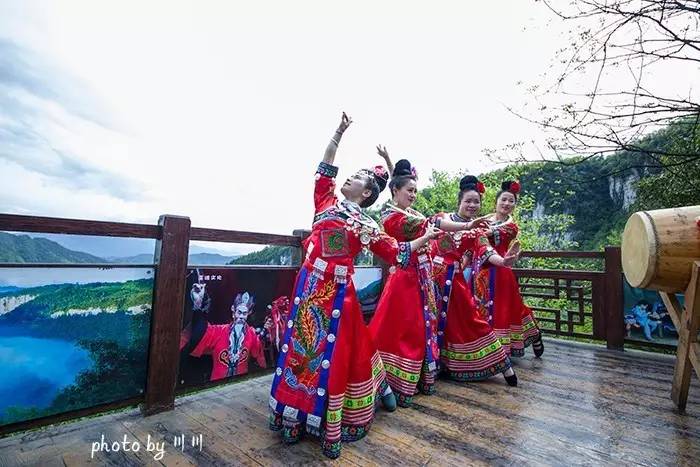 世界上最大的坑是什么,世界上最深的坑是什么坑