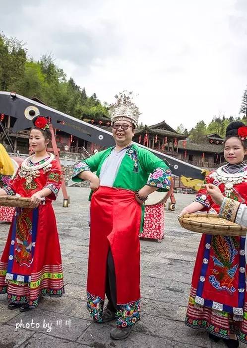 世界上最大的坑是什么,世界上最深的坑是什么坑