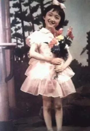 她曾是国民初恋，因谣言消失10年，如今45岁仍优雅甜美！