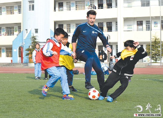 荆州中考足球运球绕杆标准特长生,荆州市中考足球绕杆规则