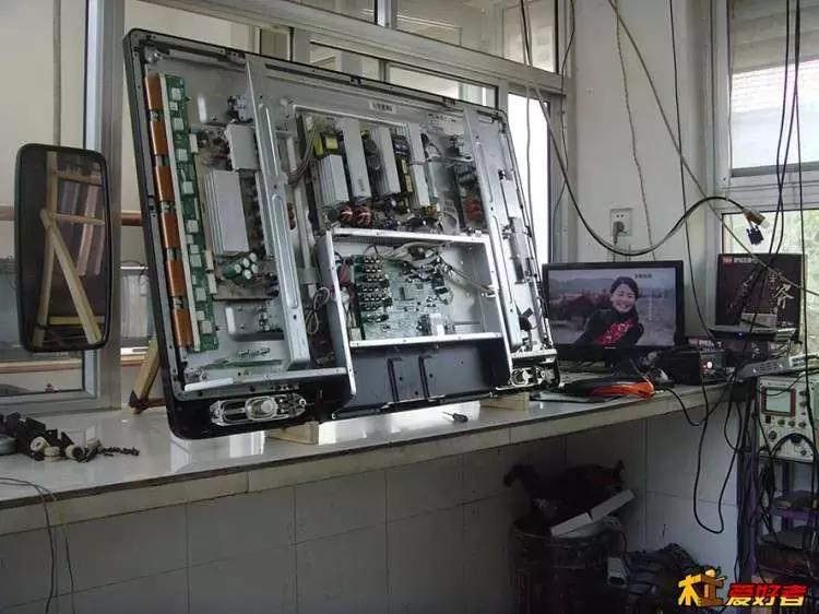 坐着轮椅入了坑——《轮椅上的木匠》