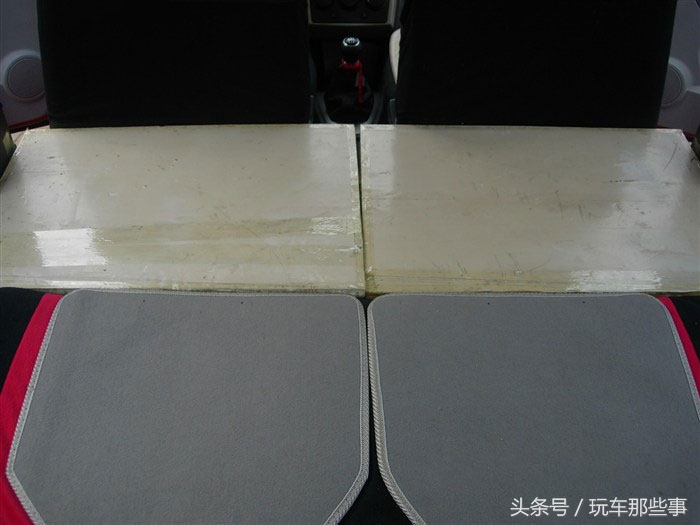 66岁老夫老妻自制房车旅游,60岁老夫妻自改房车自驾游