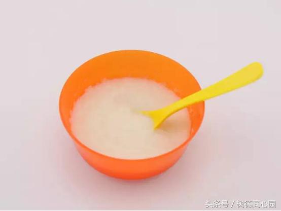 红枣梨子米糊图片,红枣梨子小米糊一岁辅食