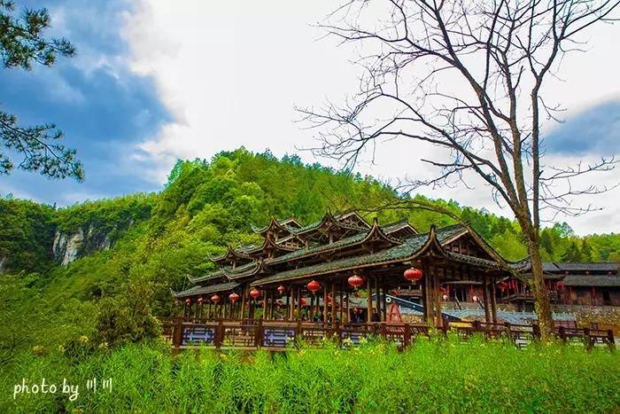 世界上最大的坑是什么,世界上最深的坑是什么坑