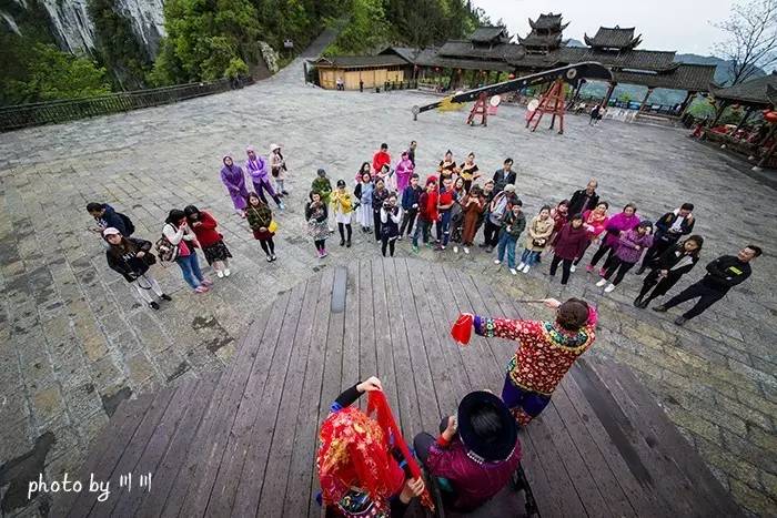 世界上最大的坑是什么,世界上最深的坑是什么坑