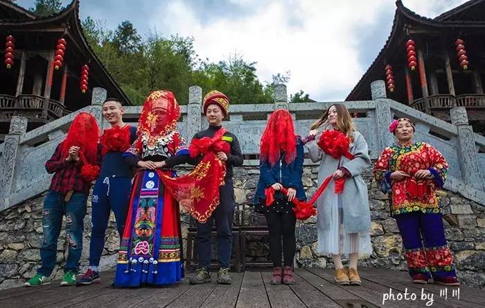 世界上最大的坑是什么,世界上最深的坑是什么坑