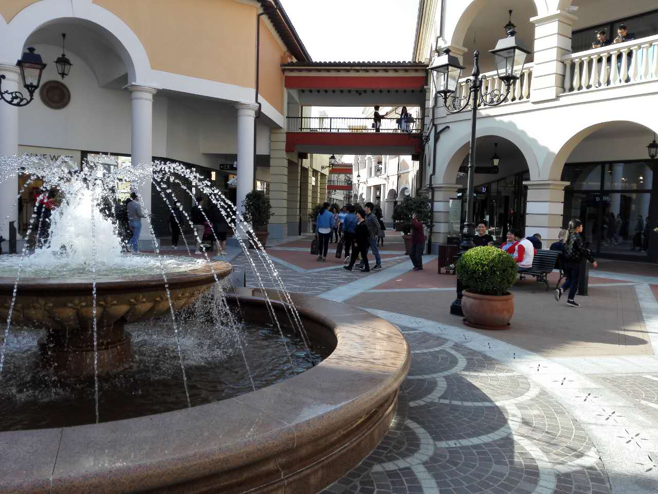 你还在找人名品代购？out了，隐藏在浦东乡村中的购物天堂