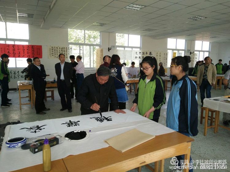 书法名家进校园传统文化润心田,传统文化书画进校园