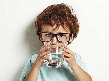 熊孩子反复感冒,宝宝感冒不肯喝水妙招