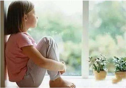 孩子在幼儿园被孤立老师该怎么办,幼儿园小朋友被同学孤立怎么解决