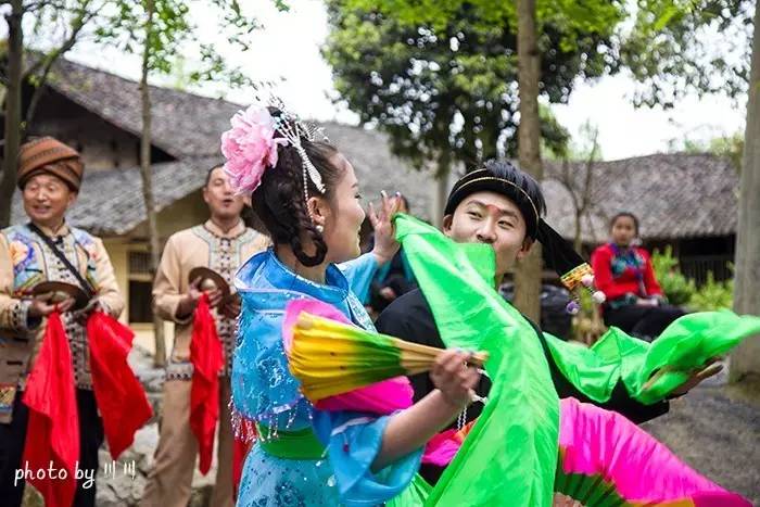 世界上最大的坑是什么,世界上最深的坑是什么坑