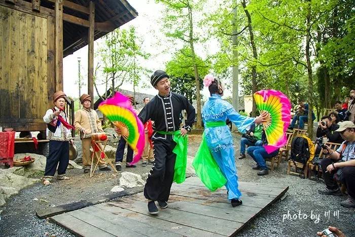 世界上最大的坑是什么,世界上最深的坑是什么坑