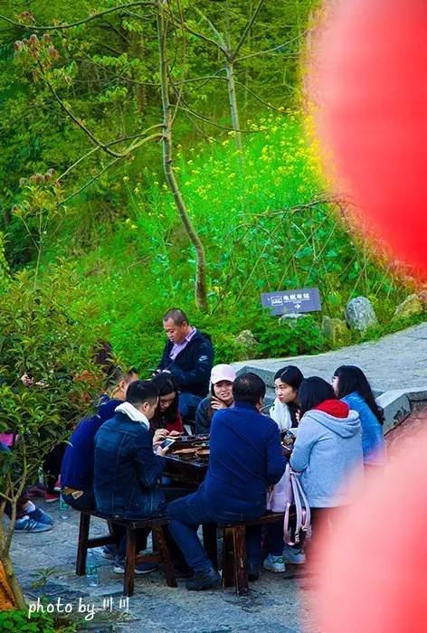 世界上最大的坑是什么,世界上最深的坑是什么坑