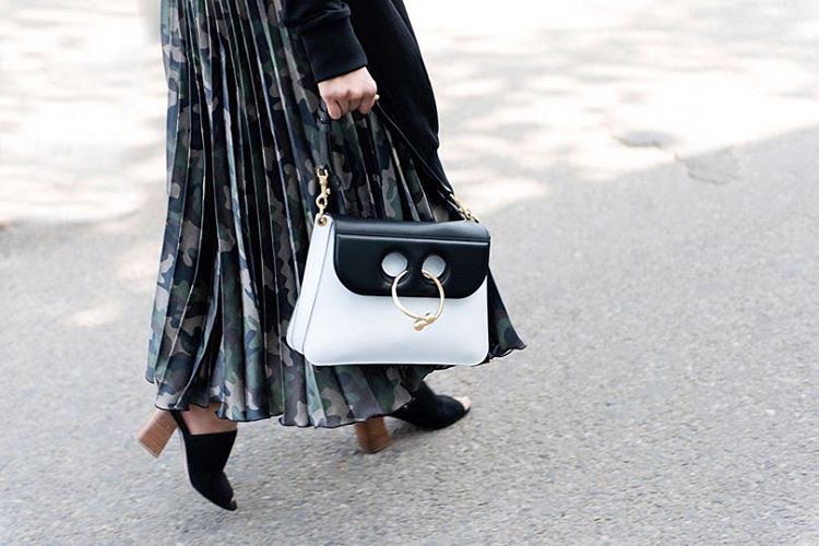 你的包烂大街了吧？三个品牌瞬间提升包品