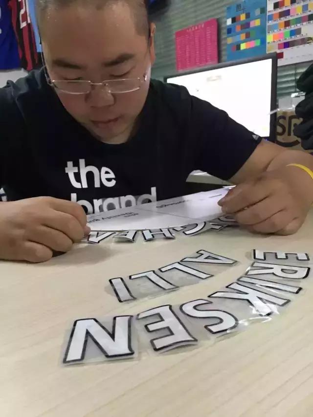 一次晒球衣活动却促成两位球迷的终身大事，故事是这样的……